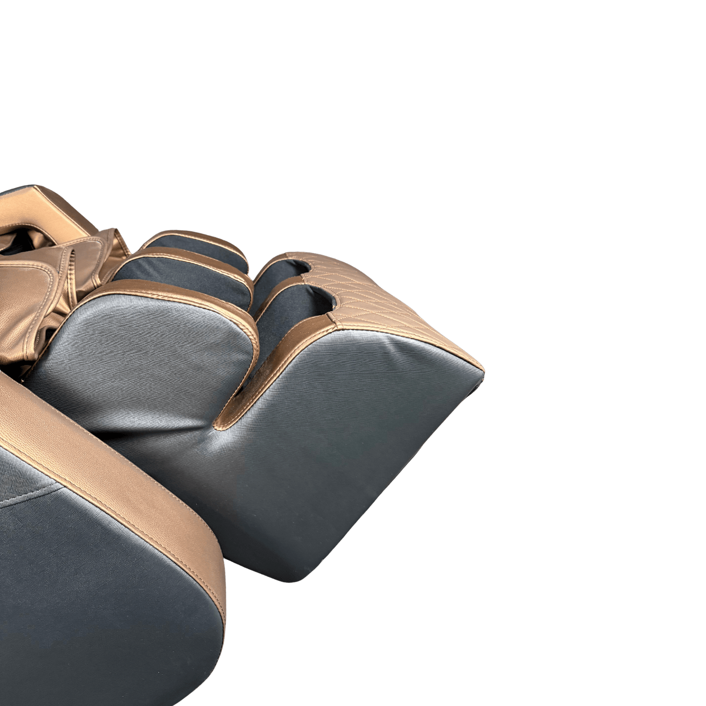 Goudzwarte massagestoel in ligstand met zicht op het voet en kuitgedeelte.