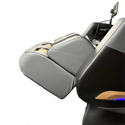 zijaanzicht van zwart been en kuitgedeelte van massagestoel in ligstand with goudaccent