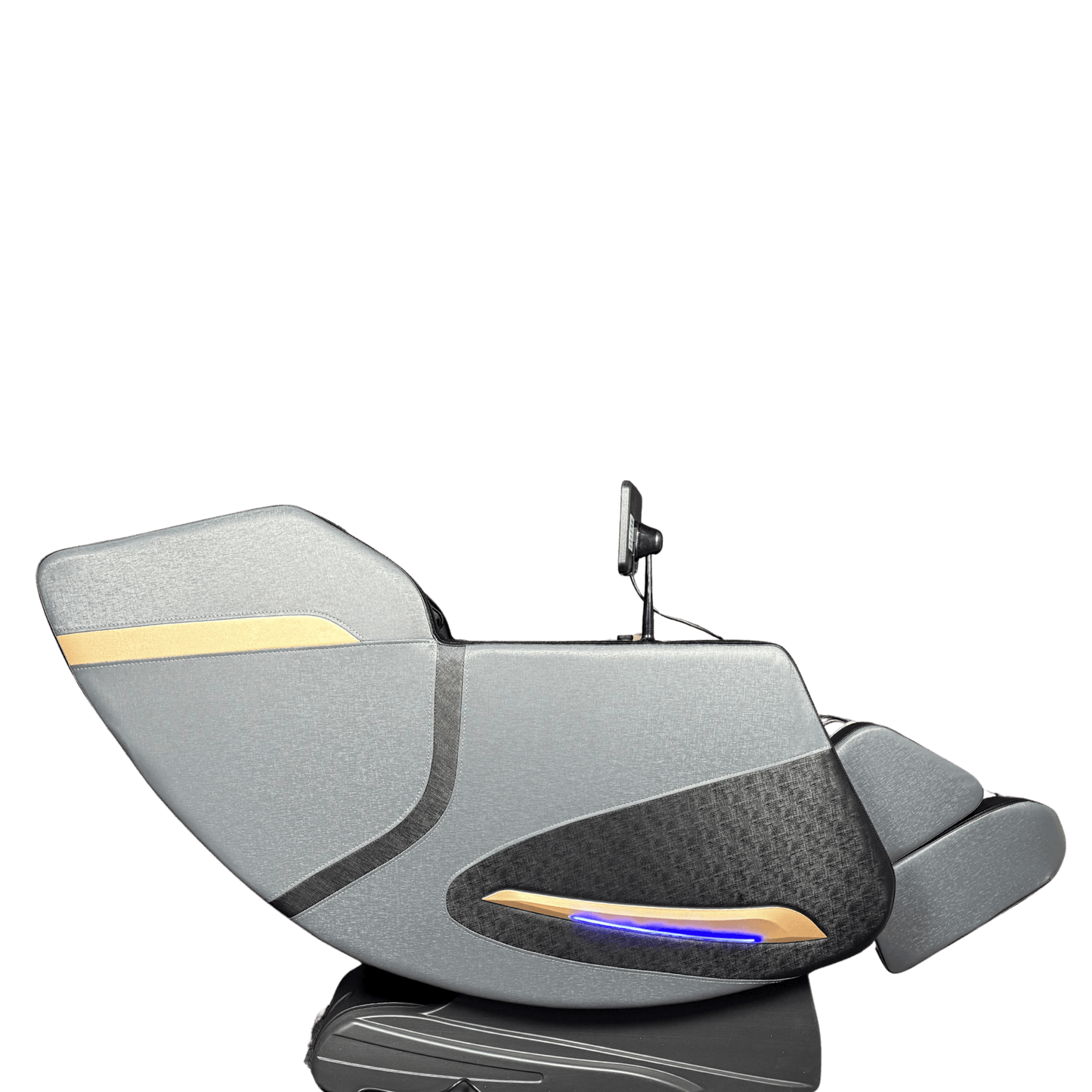 zijaanzicht van zwarte massagestoel in zerogravity stand with blauwe lichtstrip