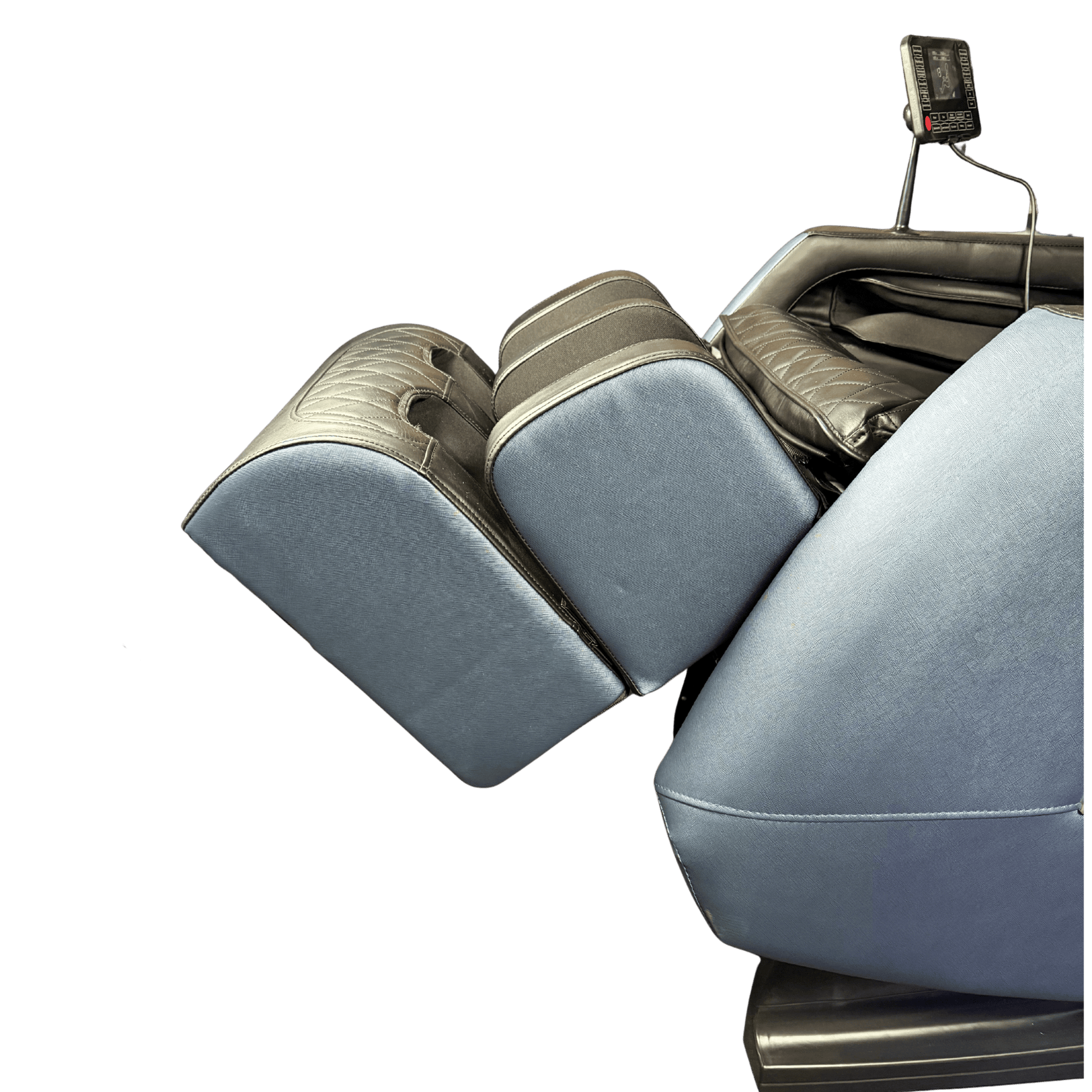 voet en kuitgedeelte van blauwe massagestoel in ligstand met zwarte bekleding